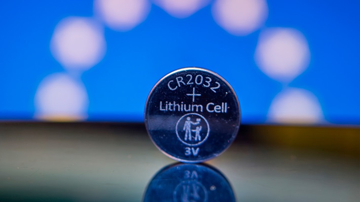 Een CR2032 knoopcel batterij